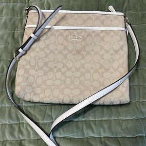 Woman’s Coach Crossbody Bag